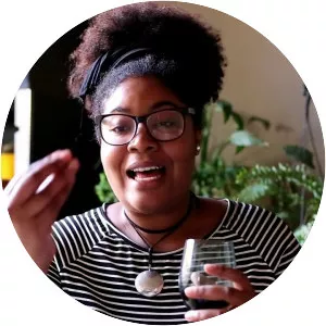 Renata Éssis - Singer