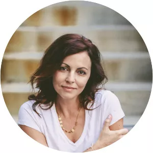 Renée Carlino - Author