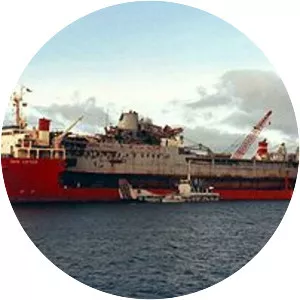 RFA Sir Tristram (L3505) - Round Table-class landing ship logistics