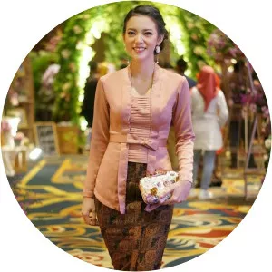 Riana Rizki - Risa Saraswati's sister