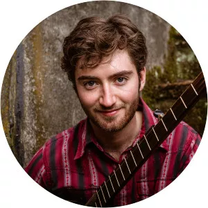 Riley Calcagno - Musical artist