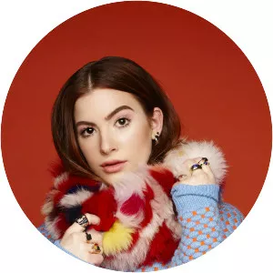 Riley Clemmons - Musician