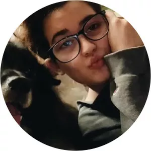 Riley Medeiros - Elli Medeiros' daughter