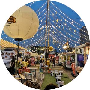 Rincome night market