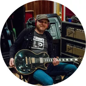 Rob McNelley - Guitarist