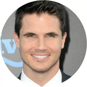 Robbie Amell