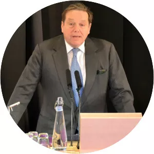 Robert Gascoyne‑Cecil, 7th Marquess . . .