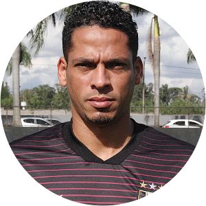 Roberto Pítio - Football forward