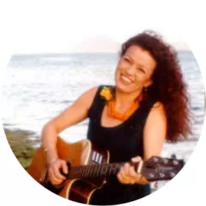 Robi Kahakalau - Singer