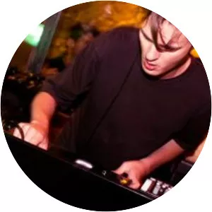 Roe Deers - Musical artist