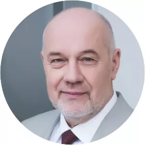 Romas Lazutka - Economist