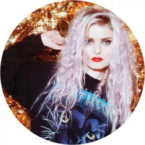 Ronika - Singer-songwriter