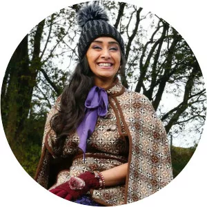 Roo Irvine - TV actress