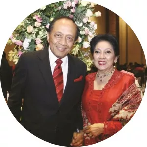 Roosmania Bakrie - Nirwan Bakrie's sister