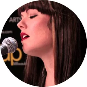 Roxi Copland - Singer-songwriter