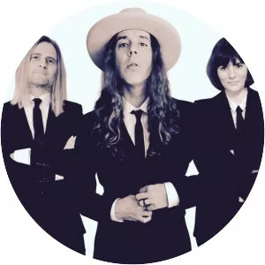 Ryan Hamilton & The Harlequin Ghosts