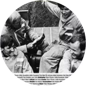 Saatanan radikaalit - 1971 ‧ Comedy ‧ 1h 11m