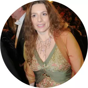 Sabrina Burda - Judge ‧ Gloria Burda's mother