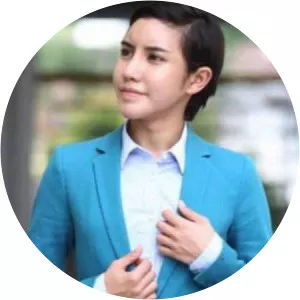 Safiey Illias - Singer