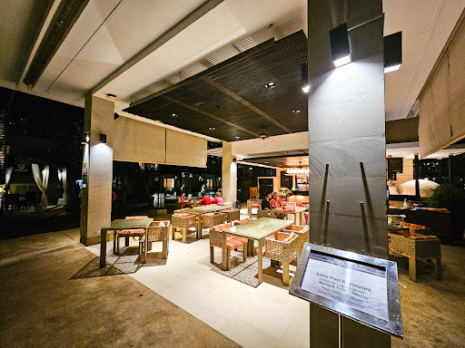 Salas Pool Restaurant