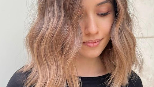 SALOON q Unisex Hair Design