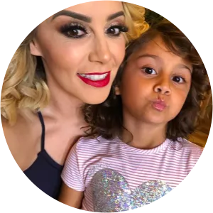 Samantha Chay Flores photograph