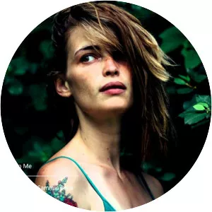 Sammie Bella - Singer