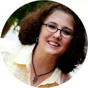 Sandy Raven - Author