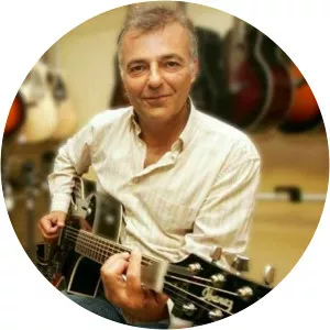 Santi Santos photograph