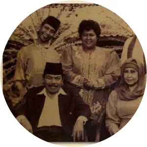 Santy Karno - Rano Karno's sister