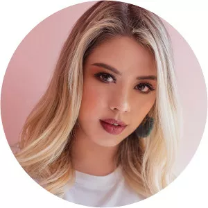 Sara Borraez - Singer