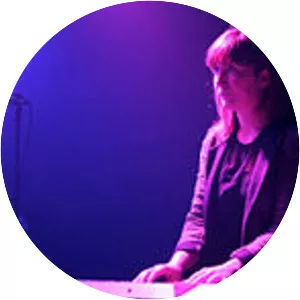 Sara Lowes - Musician