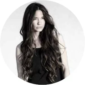 Sara Renar - Singer-songwriter