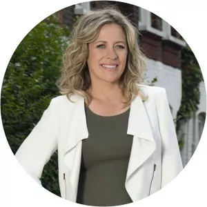 Sarah Beeny's Selling HousesSince 2012 - 2012 ‧ Home improvement ‧ 2 seasons