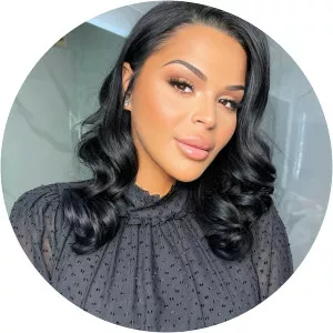 Sarah Fraisou - TV personality