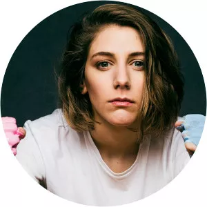 Sarah Keyworth - Comedian