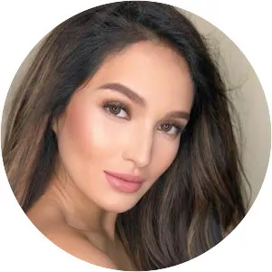 Sarah Lahbati