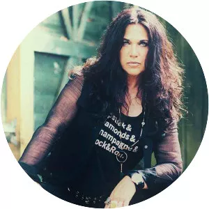 Sari Schorr - American singer-songwriter