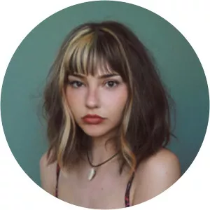 Savannah Brown - YouTuber