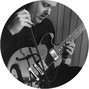 Scott Fields - Guitarist
