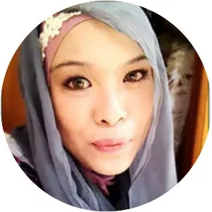 Sefryana Khairil - Author