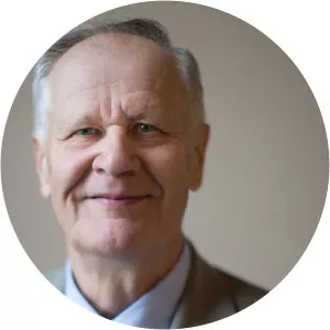 Seppo Kääriäinen - Former Minister of Defence of Finland