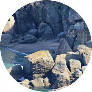 Serín and La Cagonera Beach