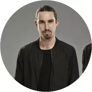 Set Mo - Musical artist