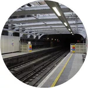 Shadwell railway station - London Underground station