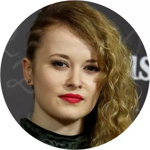 Shannon Tarbet - British actress