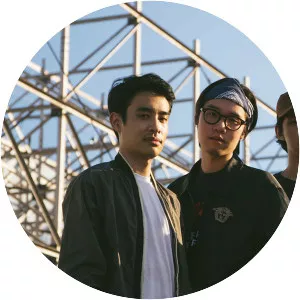 She Should Be a Machine - Musical artist