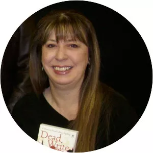 Sheila Lowe - Novelist