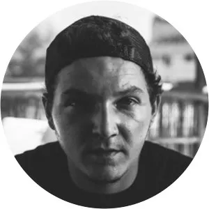 shekel benny esterkin - Musical artist