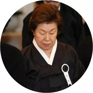 Shigemitsu Hatsuko - Shin Kyuk-ho's wife